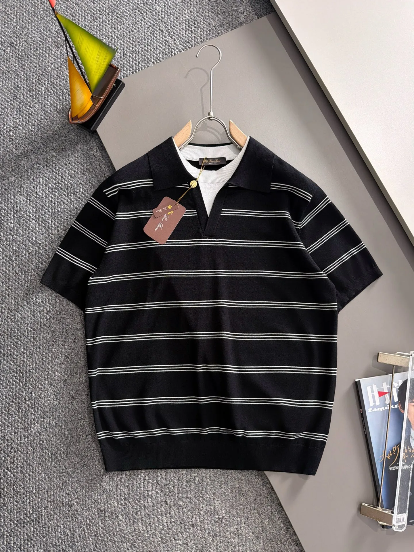 LP high quality Loro Piana 26ss New Arrival men's short-sleeved knitted T-shirt. Made of combed cotton yarn knitted cotton fabric, no pressure when entering and exiting the counter. Exclusive control of raw materials. It feels substantial when weighed, and the upper body is more textured than ordinary T-shirts. This texture can handle the weather easily and is suitable for both hot and cold! Loose fit design, looks noble. The only correct version is available Size: M to 4XL